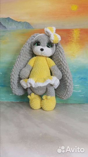Вязаная игрушка зайка в наличии