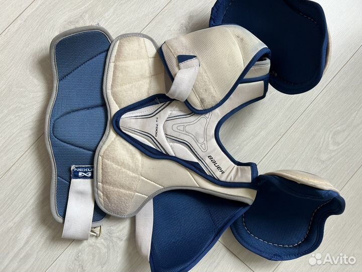 Нагрудник хоккейный Bauer sr