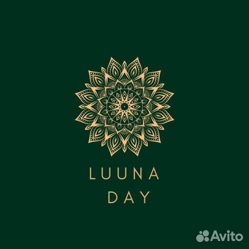 Продавец бижутерии