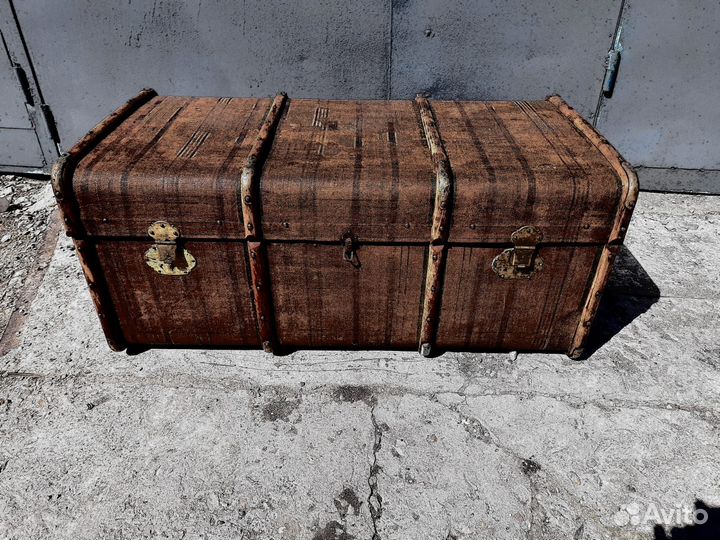 Сундук старинный