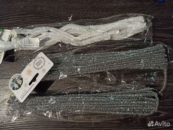 Контейнер с материалами для творчества