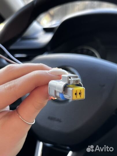 Разъем на клапан фазорегулятора Renault