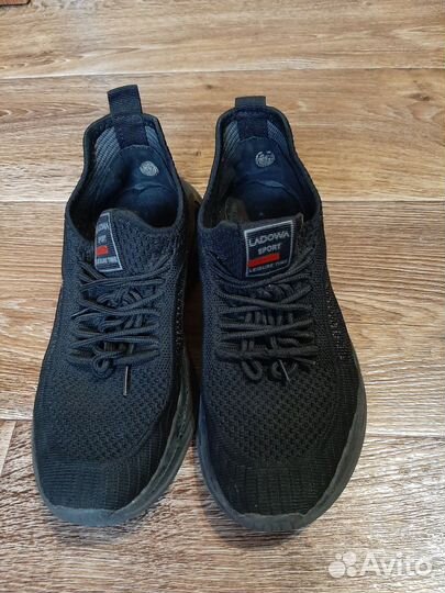 Кроссовки женские