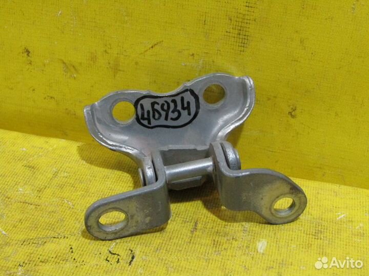 Петля задней двери Toyota Avensis 250 03-08 г 4693