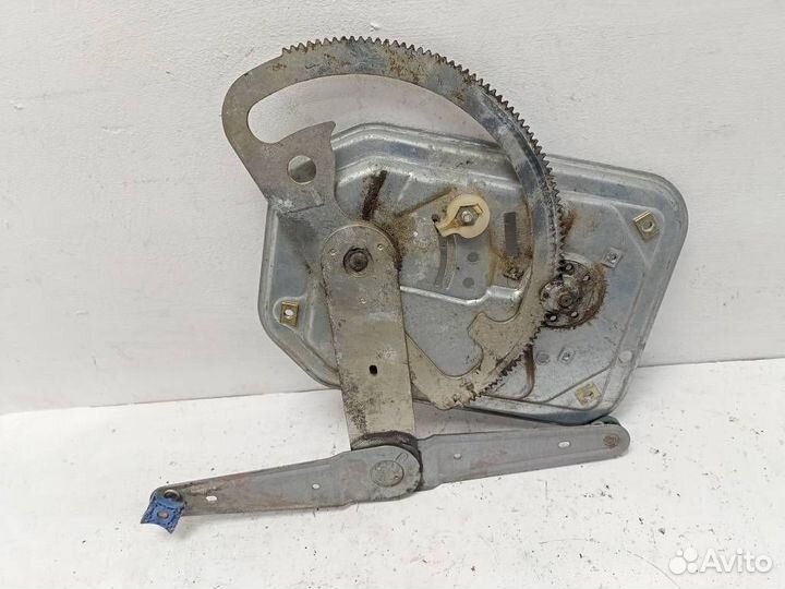 Стеклоподъемник механический передний правый