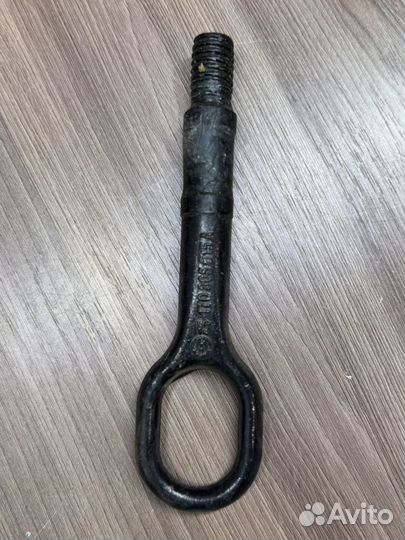 Крюк буксировочный VAG