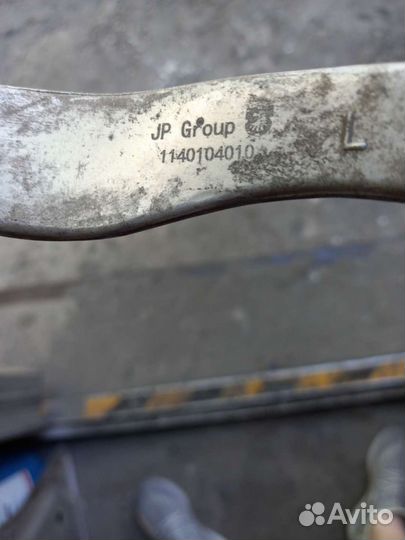 Верхние рычаги передней подвески Audi A4 B6