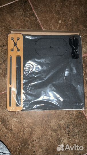 Настольная подставка с беспроводным зарядным устр