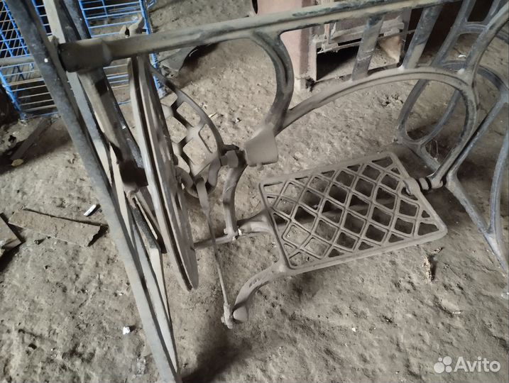 Станина от швейной машинки чугунная