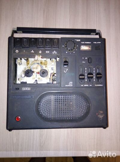 Магнитофон СССР Карпаты 205-1