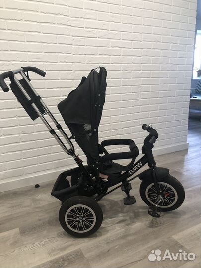 Трехколесный велосипед с ручкой bmw