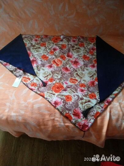 Шарфы, платки шелковые, палантины, парео