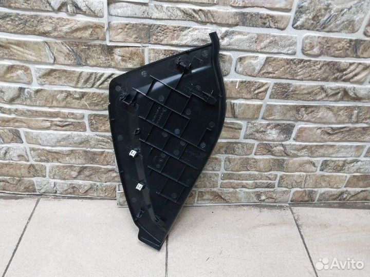 Накладка на торпедо передняя левая Land Rover