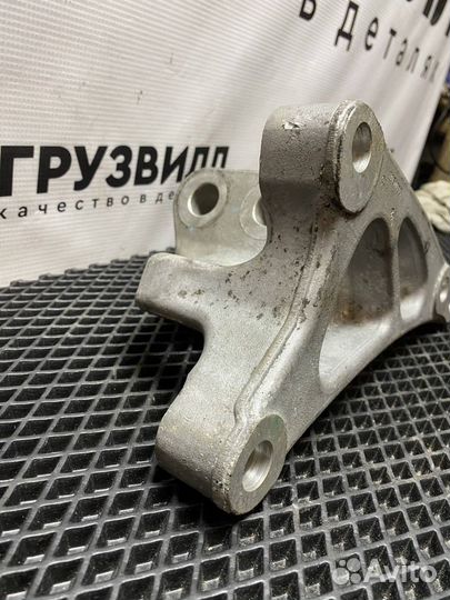 Кронштейн двигателя задний правый Volvo FH4