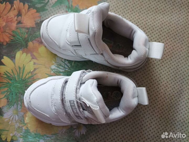 Кроссовки для девочки 25