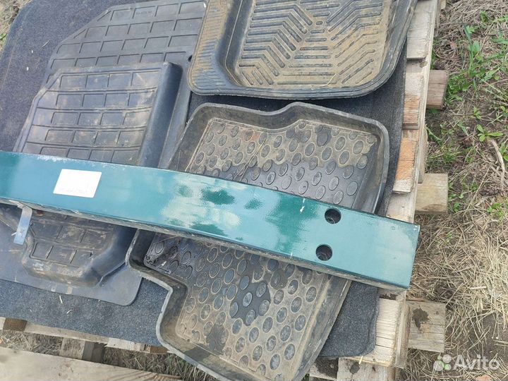 Dodge stratus усилитель переднего бампера