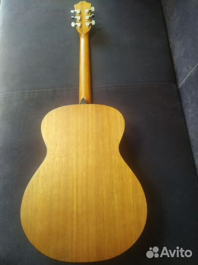 Акустическая гитара