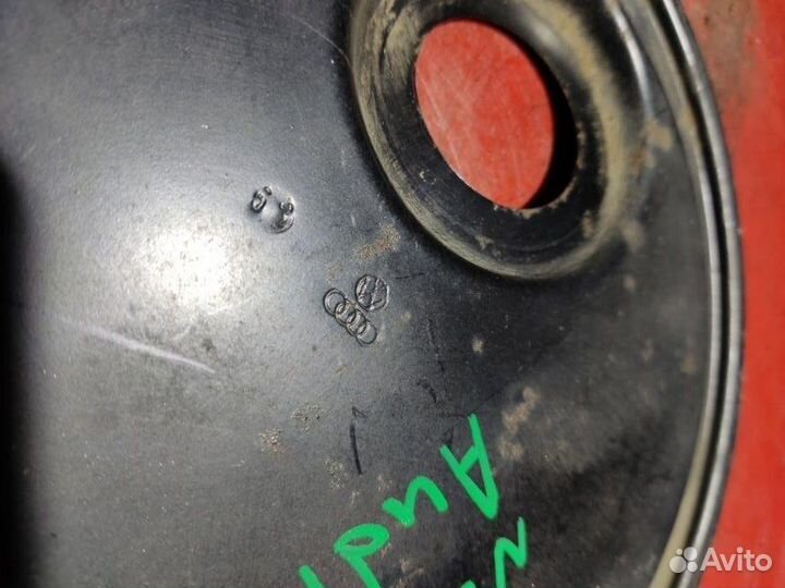 Крышка ниши багажника Audi 100 седан 2.5 AAT 1991