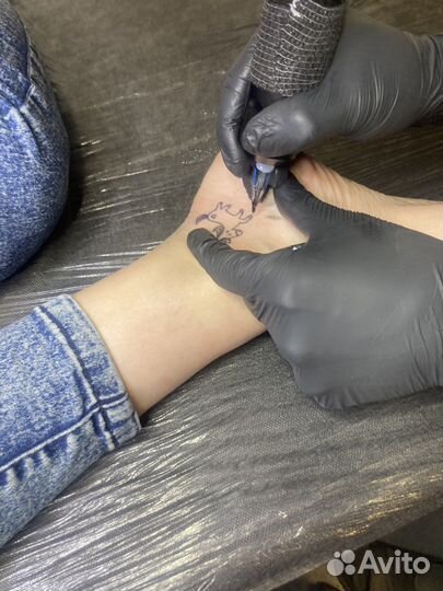 Татуировки на модели бесплатно