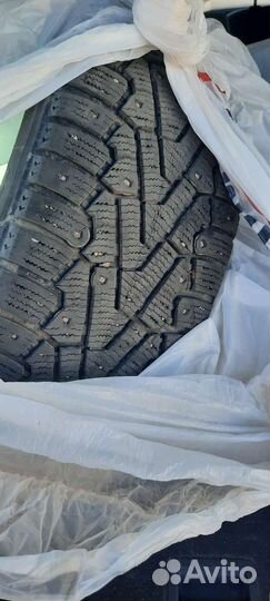 Pirelli Ice Zero 215/65 R17