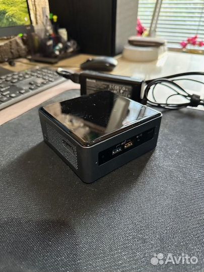 Intel boxnuc8i5BEH2