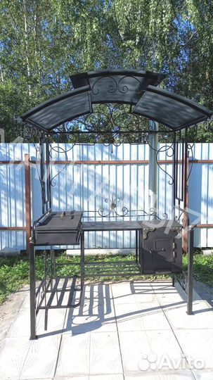 Мангал с крышей