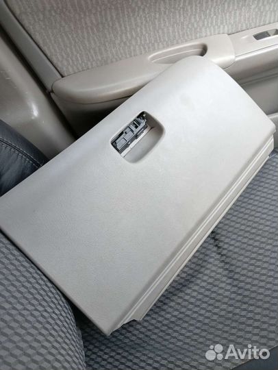 Бардачок на Nissan Sunny B15