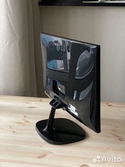 Монитор LG MP67 / 23