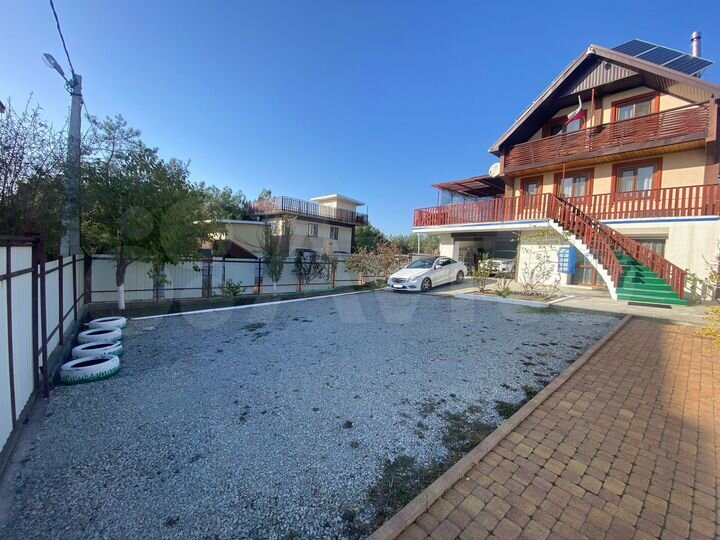 Дом 199,6 м² на участке 4,1 сот.