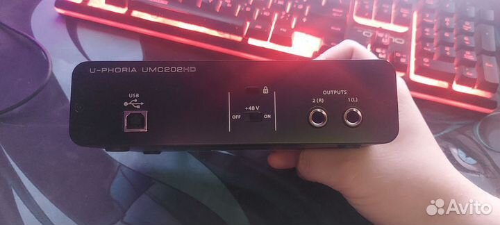 Внешняя звуковая карта behringer UMC202HD