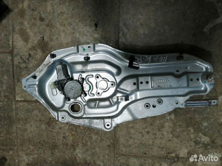 Стеклоподъемник передний правый Kia Cerato 2