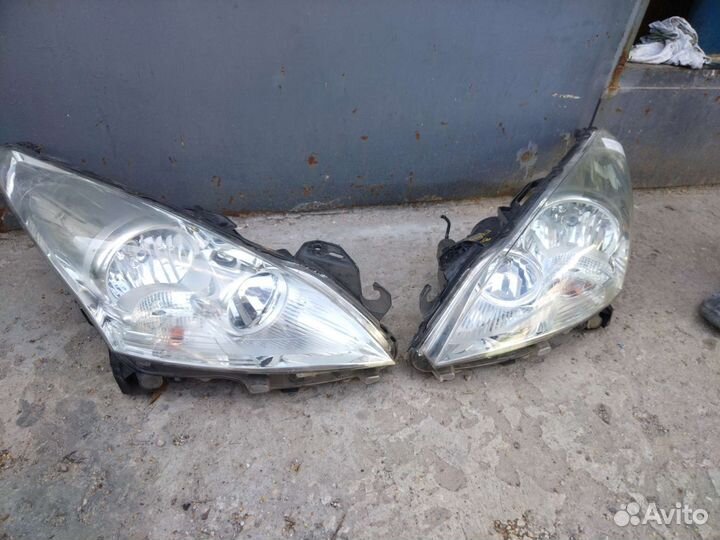 Фара на peugeot 3008