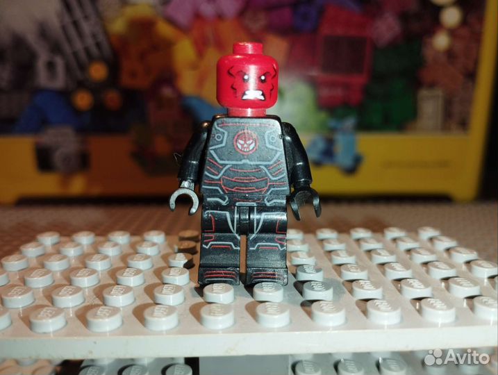 Фигурка Красного Черепа Lego