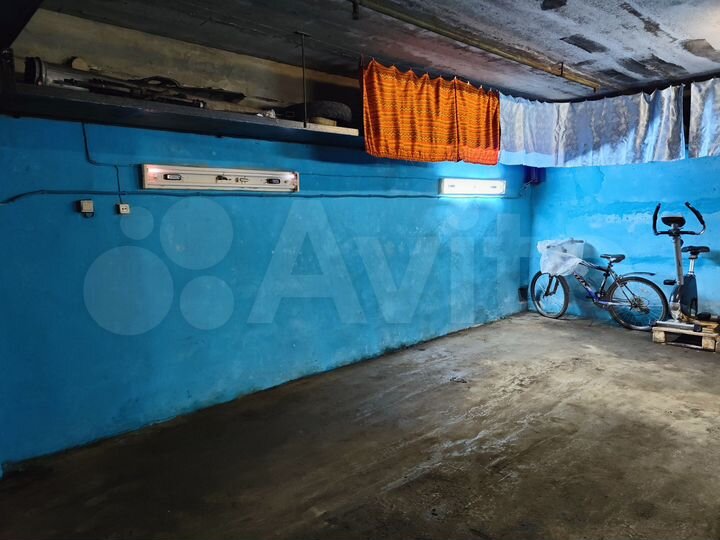 Гараж, > 30 м²