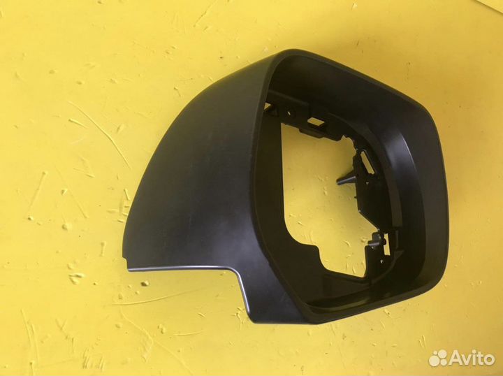 Корпус зеркала правый Toyota Land Сruiser 200