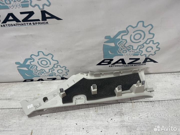 Обшивка задней левой стойки Ford Focus 3