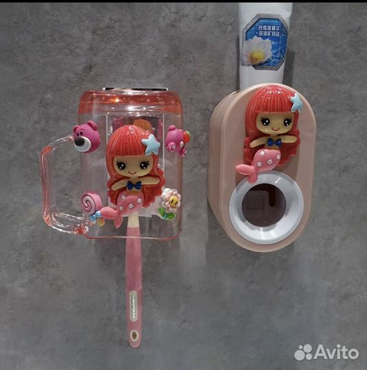 Зубная щетка с выдавливанием зубной пасты