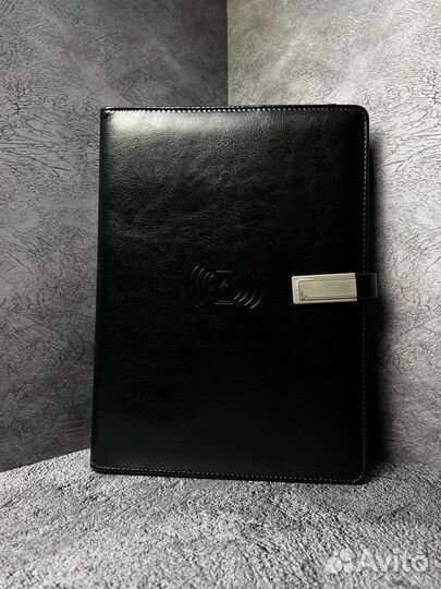 Ежедневник с беспроводной и проводной зарядкой