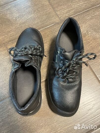 Ботинки с усиленным носком