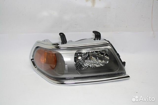 Фара MBL2100101R правая Mitsubishi Pajero Sport