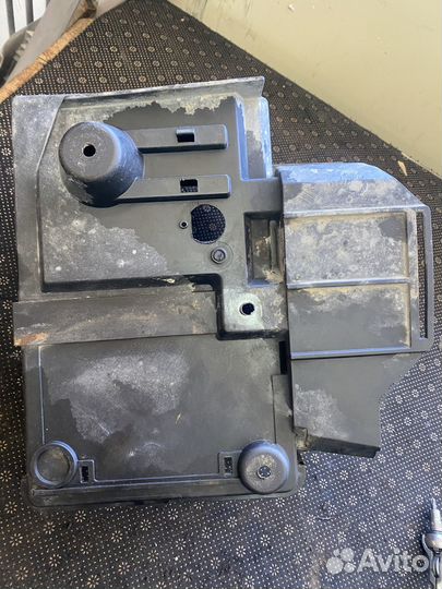 Аккумуляторный ящик Ford Focus 1