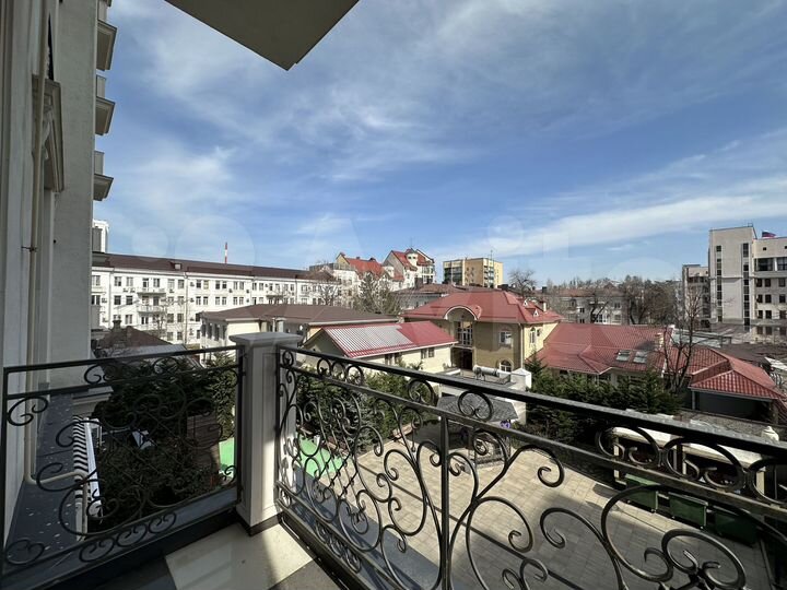 2-к. квартира, 76 м², 3/10 эт.