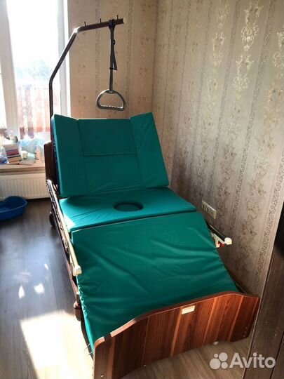 Кровать для лежачих больных MRV10 с пультом