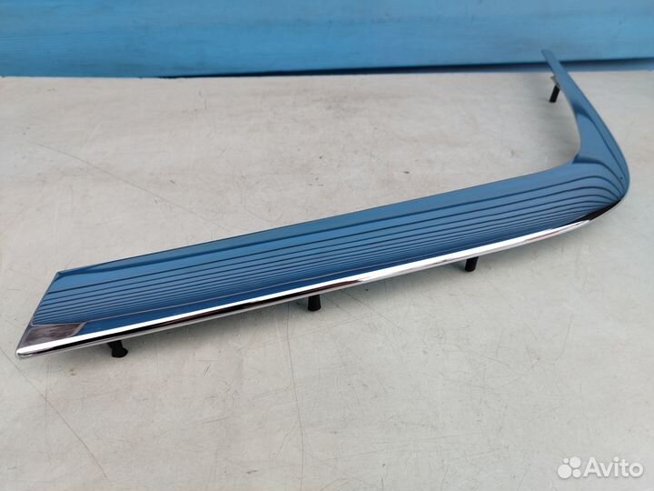 Молдинг бампера левый mercedes W202