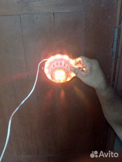 Зеркала, мигающий светильник-светомузыка, часы