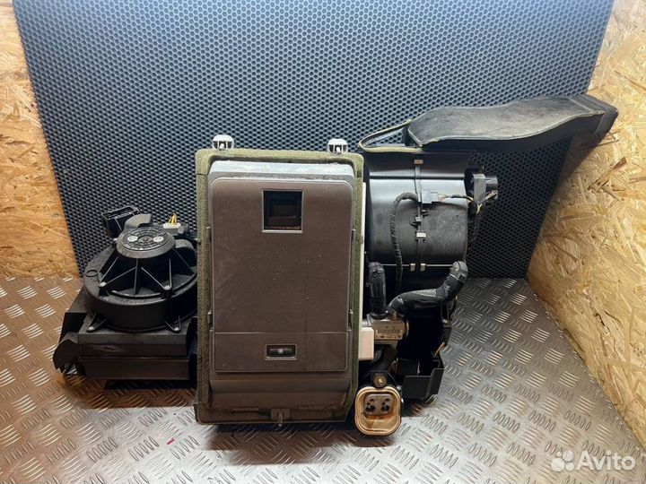 Холодильник BMW 7 E65 E66