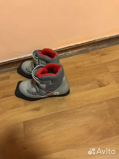 Детские лыжные ботинки на липучках