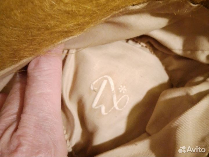 Шляпка женская старенькая