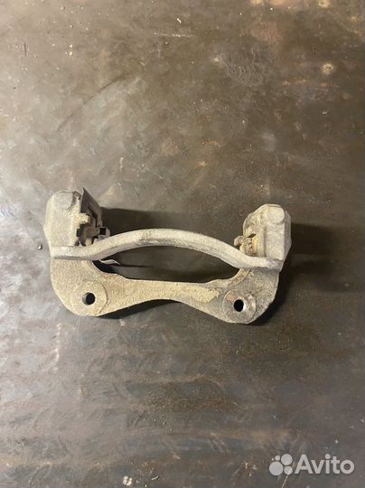 Скоба суппорта hyundai sonata 5 elantra 3 xd