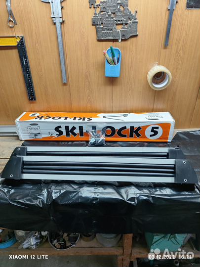 Лыжные крепления на автомобильный багажник